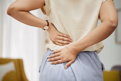 腰が痛い女性