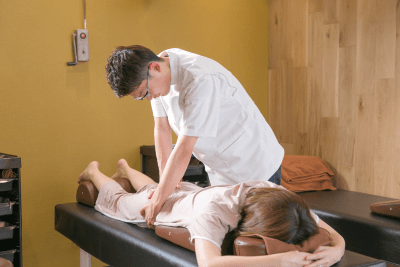 落合中央接骨院の施術風景